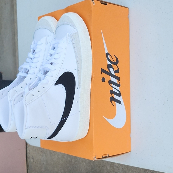 Nike Blazer Mid 77 - Picture 2 of 4